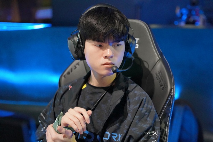 他依旧保持 他依旧保持