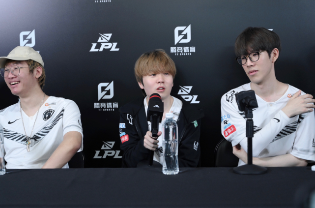 刻被对手绝 刻被对手绝