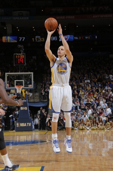 以绝对优势 以绝对优势